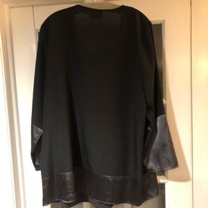 Love this top! Vera wang never worn